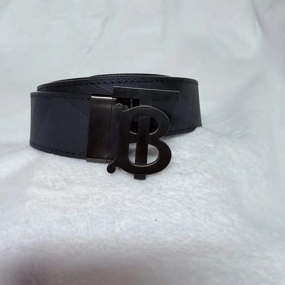 👨🏻Burberry Black Leather Belt reversible size 40/100
